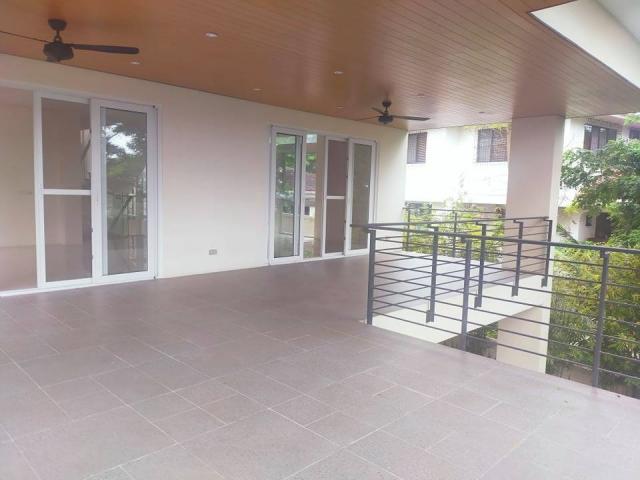 house for sale in maria luisa with balcony